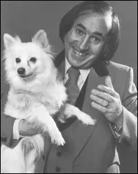 Ce gentil magicien volontairement maladroit a fait les beaux jours de la TV. Avec lui il fallait tre 'dcontrast', comme ses souris Tac et Tac tac. C'est ?