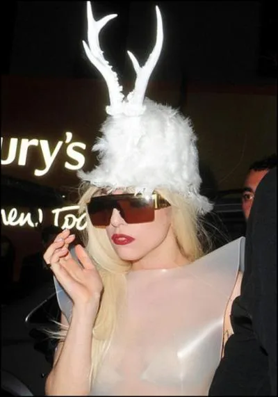 A quel ge la chanteuse compose t-elle sa premire chanson ?