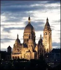La basilique du Sacr Coeur de Montmartre abrite l'une des plus grosses cloches du monde. Offerte par 4 diocses de France, elle a t baptise pour cette raison :