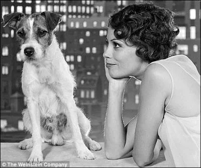 Ce petit chien vient d'tre rcompens pour son rle dans le film 'The Artist', il s'appelle ...