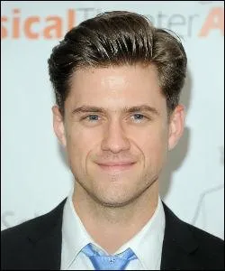 Comment s'appelle le cousin de Nate ?