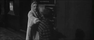 Qui fait une apparition amicale, dans une scne de nuit, dans la rue ?