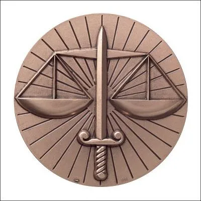 Vingt ans plus tt Andr Cayatte avait ralis un film avec Anthony Perkins et Jean-Claude Brialy. Qu'est-ce qui tait associ  la balance dans le titre de ce film ?