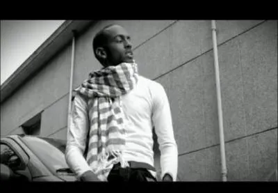 Quel chanteur est-ce ?