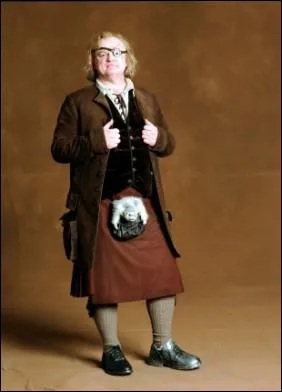 Dans Harry Potter et la Coupe de feu, qui l'attaque au dbut de l'anne ?