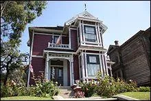 Dans quelle ville habitent-elle ?