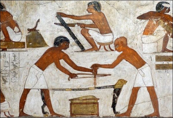Révisons les acquis ! Quelle civilisation fait état de l'usage de la scie sur des fresques sépulcrales ?