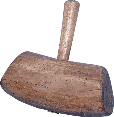 Frappons, frappons, petit patapon, avec...