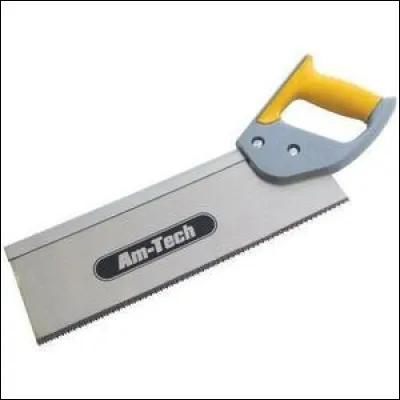 Tiens ! Et celle-ci, qui « arase », que fait-elle ?