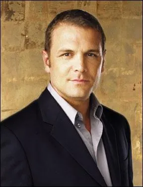 Ami de la famille Dubois, cet homme est un dtective :