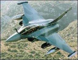 Quel pays vient d'tre sduit par l'avion militaire franais 'Rafale' avec une conmmande ferme de 18 appareils ?
