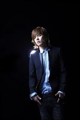 Quel chanteur est de nationalit japonaise ?