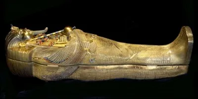 Comment appelait-on les cercueils des rois égyptiens ?