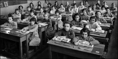 Au début du XXe siècle, les écoles françaises n'étaient pas mixtes.