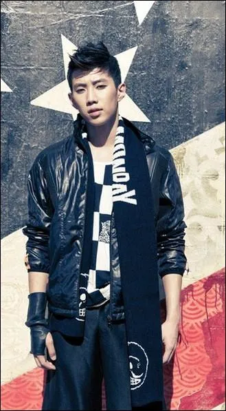 De quelle nationalit est-il ?