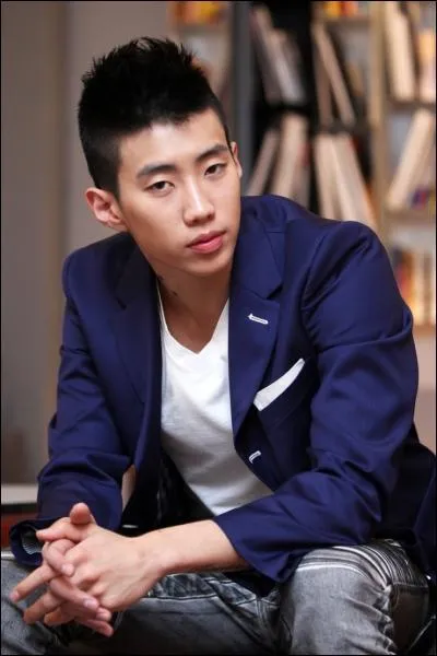 Quel est l'ancien label dont il faisait partie ?