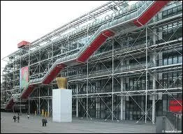 Quel architecte qui a conu cette 'usine  gaz', tant dcrie  l'poque, qu'est le Centre Beaubourg ?