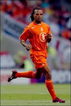 N au Surinam Vainqueur de la Ligue des Champions en 1995avec l'Ajax, il s'agit de ... .