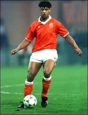 4 Ligues des champions  son palmars, 3 comme joueur et 1 comme entraneur, il s'agit de ... .