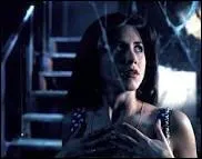 Dans quel film d'horreur de 1993, voit-on Jennifer Aniston se faire courser par une crature malfique ?