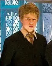 Quel poste occupe Zacharia Smith au quidditch ?