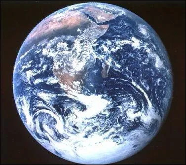 La Terre est recouverte  75% d'eau.