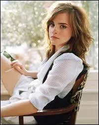 . A l'ge de 15 ans, elle est la plus jeune actrice  apparatre sur la couverture d'un magazine, lequel ?