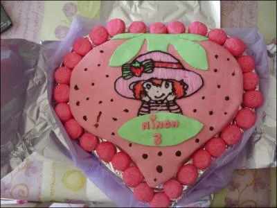 Quel ingrédient met-on dans l'entremets appelé ''CHARLOTTE'' ?