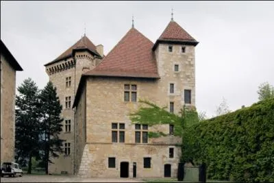 Ancienne rsidence des comtes de Genve et des ducs de Genevois-Nemours, ce chteau est situ dans le dpartement de Haute-Savoie.