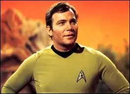 Voici un autre Jim fort c�l�bre, dans son petit pyjama stretch, et que joue William Shatner. De quel engin Jim (James) Kirk est-il le Commandant ?