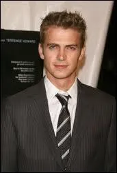 Qui aurait imagin un blond sous la dfroque noirissime de Dark Vador ? Quoique Luke Skywalker est bien blond ! Hayden Christensen a jou notamment dans Le mystificateur, le rle... ?