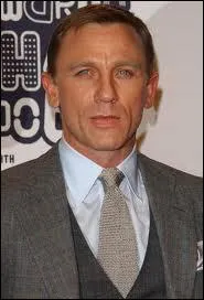 Horreur, un James Bond blond (plaisamment remarqu toutefois pour son maillot de bain bleu sur un corps parfait ! ). Dans quel film a-t-il Nicole Kidman pour pouse ?