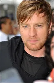 Il est n en Ecosse et quitte l'cole  16 ans pour tudier l'art dramatique. De Petits meurtres entre amis  Moulin Rouge en passant par Starwars, quelle carrire ! Il est trs fan de ?