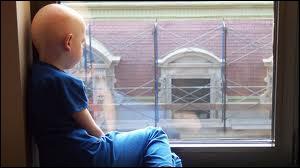 Quel acteur a sorti une ligne de produits alimentaires, vendus au profit des enfants cancreux ?