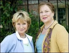 Ce sont deux femmes, Rosemary et Laura, qui sont les hrones de cette srie britannique mlant crimes et jardinage. Quel est le titre de cette srie ?