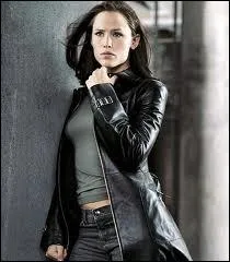 Voici l''actrice Jennifer Garner, qui fera ensuite du cinma, dans la srie Alias, o elle interprte Sydney Bristow. Quelle est sa profession ?