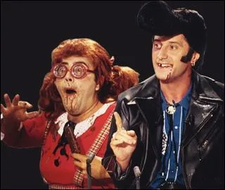 Antoine de Caunes s'y illustra longtemps. Parmi les personnages, il y avait Pine d'Hutre, le loubard, Didier l'embrouille :