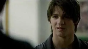 Je suis le cousin d'Elena, qui suis-je ?