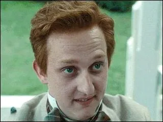 Question bonus : quel est le nom de l'homme qui veut pouser Alice ?