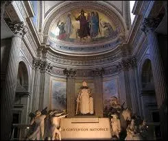 A l'intrieur de quel grand monument parisien peut-on lire cette devise : 'Vivre libre ou mourir' ?