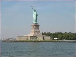Sur quelle le de New York est situe la Statue de la Libert ?