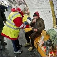 Comment appelle-t-on les quipes mobiles qui reprent et qui aident les personnes qui dorment dans les rues ?
