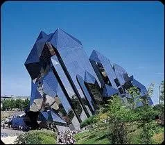 Il y a 25 ans : inauguration du Parc du Futuroscope le 31/5/1987 en prsence du Premier ministre Jacques Chirac. Depuis cette date combien y a-t-il eu environ de visiteurs ?