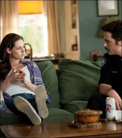 Avec qui Bella parle-t-elle ?