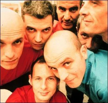 Quel groupe est parodié dans la chanson : ''Monter le pantalon'' ?