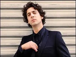 Chanteur fantaisiste, il a cr un hit avec la chanson trs drle... ?