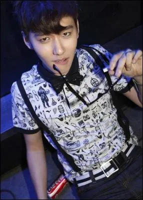 Qui est chanteur et est n le 31 Mars 1988 ?