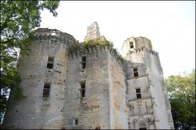 Comment se nomme le chteau des Nansac ?