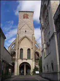 Comment se nomme cette tour, un des vestiges de la collgiale Saint-Martin de Tours, dont le nom actuel viendrait du tombeau de Luitgarde d'Almanie ?