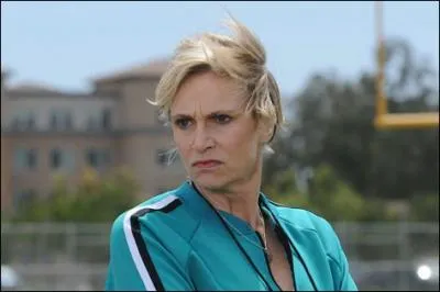 Pour Mr Schuester, Sue Sylvester est :